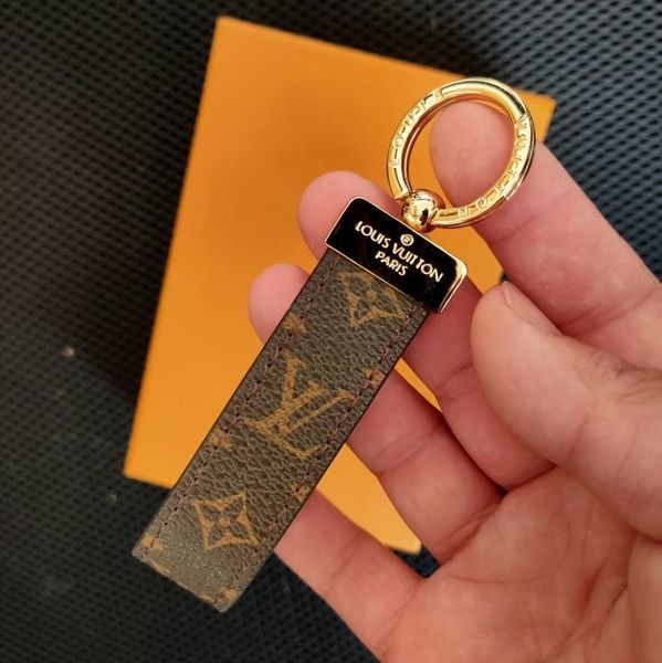 high qualtiy designer keychain fashion famous brand handmade leather car keychain women bag charm pendant accessories with box aid8a, Silver
high qualtiy designer keychain fashion famous brand handmade leather car keychain women bag charm pendant accessories with box aid8a, Silver