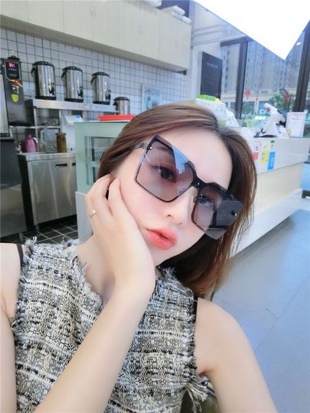 luxury designer sunglasses with logo men and women fashion campaign fashion casual sunglasses unique personality f0062, White;black
luxury designer sunglasses with logo men and women fashion campaign fashion casual sunglasses unique personality f0062, White;black