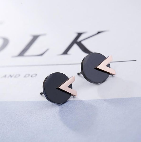 wholesale-2019 new designer earrings fashion titanium steel stud women's rose gold letter v earrings with logo, Golden;silver
wholesale-2019 new designer earrings fashion titanium steel stud women's rose gold letter v earrings with logo, Golden;silver