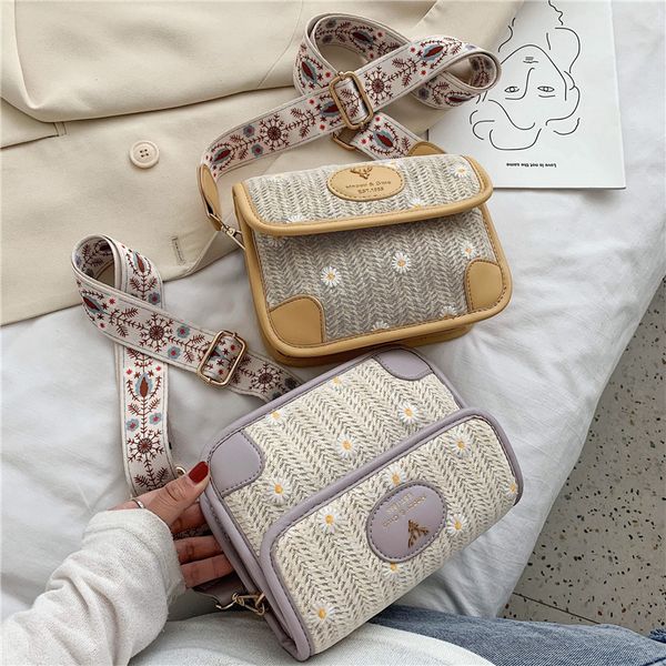 weaving female bag 2020 new wave of popular fashion wild broadband network red shoulder bag small square package ms. messenger
weaving female bag 2020 new wave of popular fashion wild broadband network red shoulder bag small square package ms. messenger