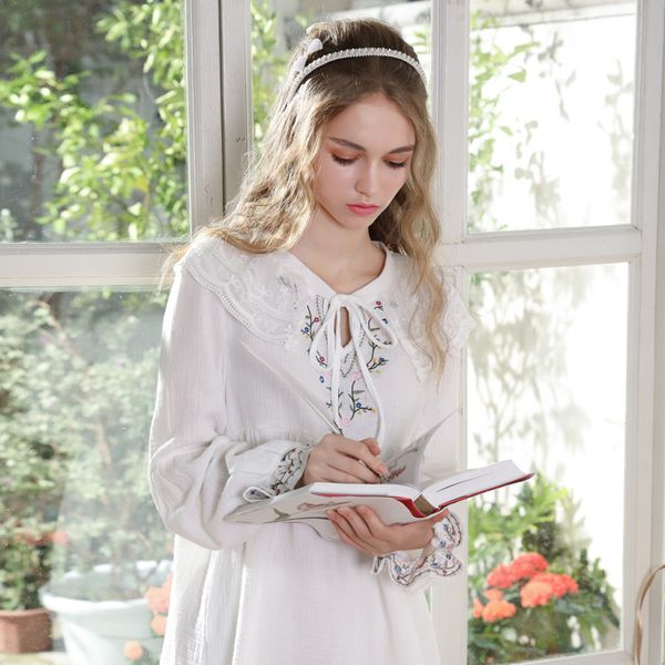 2019 autumn lace princess pajama set vintage cotton sleepwear women embroidery pajama white night wear home suit lounge set, Black;red
2019 autumn lace princess pajama set vintage cotton sleepwear women embroidery pajama white night wear home suit lounge set, Black;red
