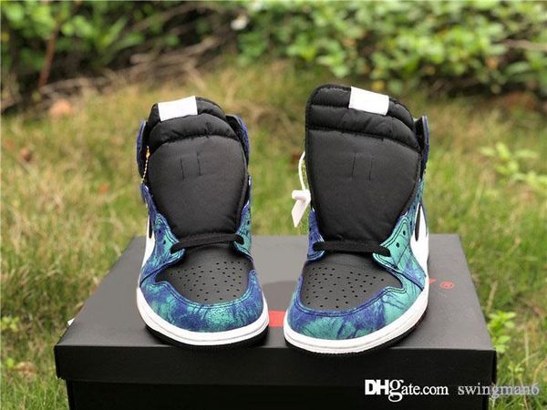 2020 air aauthentic 1 high og retro wmns tie-dye basketball shoes white black aurora green woman man sneakers cd0461-100 with box
2020 air aauthentic 1 high og retro wmns tie-dye basketball shoes white black aurora green woman man sneakers cd0461-100 with box