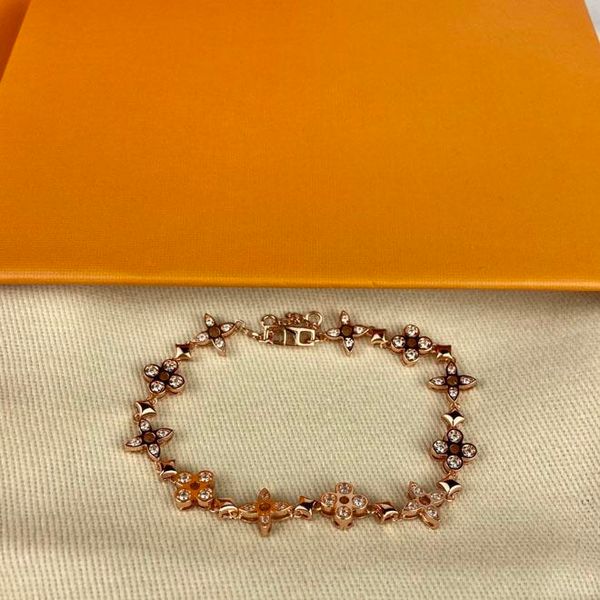 full diamond four flower bracelet designer jewelry women necklace rings luxury earrings love bracelet mens 14k gold chains cuban link chain, Black
full diamond four flower bracelet designer jewelry women necklace rings luxury earrings love bracelet mens 14k gold chains cuban link chain, Black