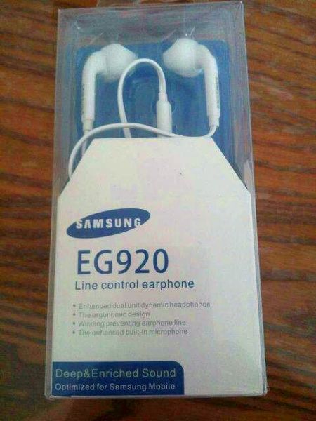 in-ear earphone eg920 s6 s7 headphone 3.5mm with mic bass earbuds wired headset for samsung galaxy s8 s3 s5 mp3
in-ear earphone eg920 s6 s7 headphone 3.5mm with mic bass earbuds wired headset for samsung galaxy s8 s3 s5 mp3
