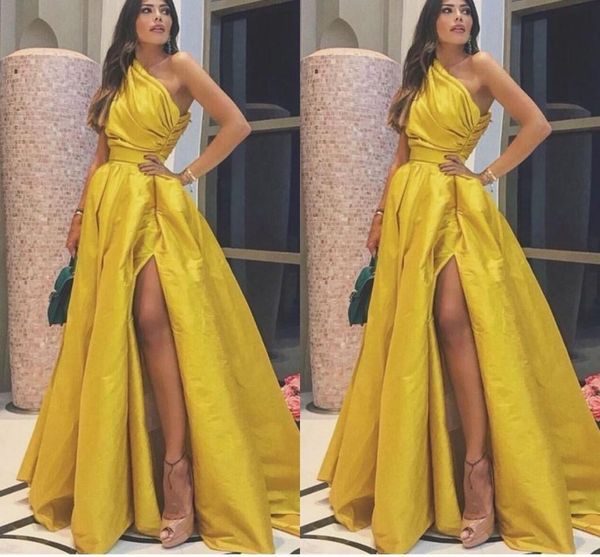 2020 modest yellow prom dresses long taffeta one shoulder high side split pleats floor length draped african formal dresses evening wear, Black;red
2020 modest yellow prom dresses long taffeta one shoulder high side split pleats floor length draped african formal dresses evening wear, Black;red
