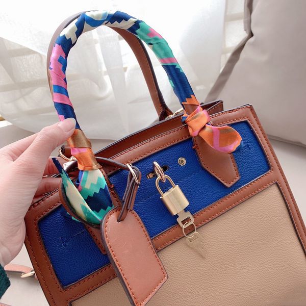 New Women Designer Handbag High Quality Shoulder Bag Silk Scarves Lady 2020 CFY20042244
New Women Designer Handbag High Quality Shoulder Bag Silk Scarves Lady 2020 CFY20042244