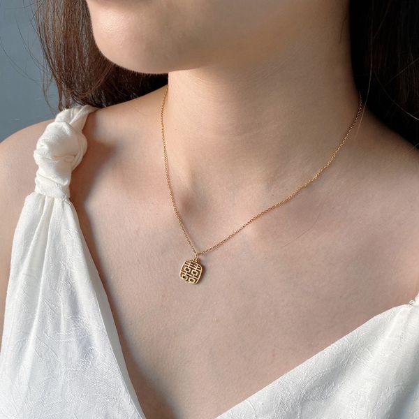 chokers fashion women necklace 100% 925 sterling silver jewelry chinese double happiness hollow character quare card wedding, Golden;silver
chokers fashion women necklace 100% 925 sterling silver jewelry chinese double happiness hollow character quare card wedding, Golden;silver