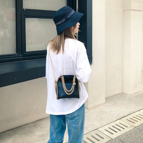 2020 new fashion mini soft pu hand-woven chain wrapping edge large capacity handbag shoulder bag crossbody office daily
2020 new fashion mini soft pu hand-woven chain wrapping edge large capacity handbag shoulder bag crossbody office daily