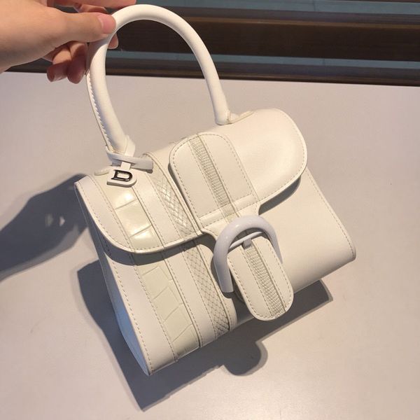 lady's handbag 7a classic high-end custom quality handbag business casual style metal accessories with long shoulder white
lady's handbag 7a classic high-end custom quality handbag business casual style metal accessories with long shoulder white