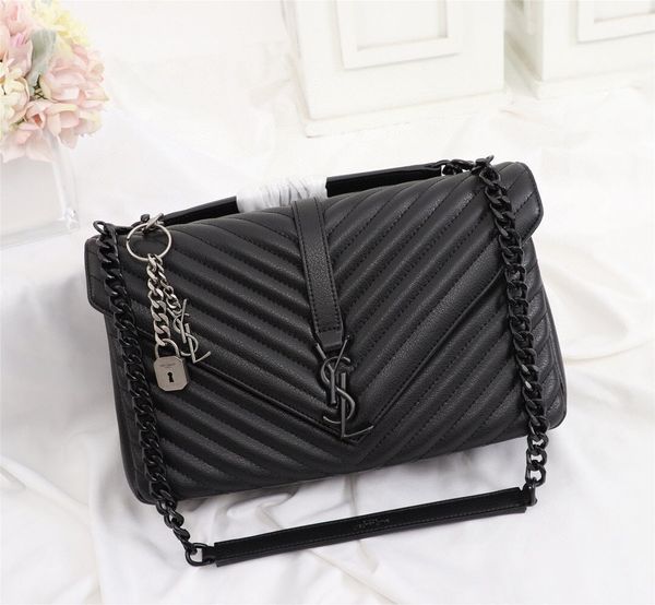 the new lady's single shoulder bag high-end custom quality diagonal cross bag imported leather original factory goat skin hand-embroide
the new lady's single shoulder bag high-end custom quality diagonal cross bag imported leather original factory goat skin hand-embroide