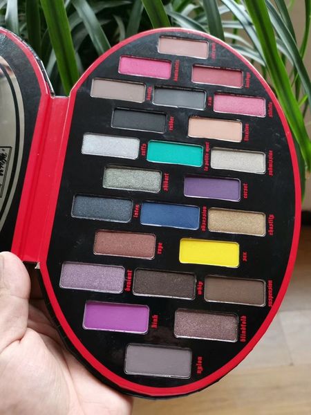 Eye makeup kat von d feti h 24color black eye hadow palette limited edition himmer matte kvd eye hadow
Eye makeup kat von d feti h 24color black eye hadow palette limited edition himmer matte kvd eye hadow