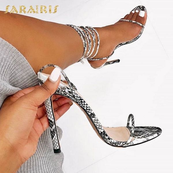 diseño de marca talla grande 42 serpiente delgada tacones altos mujeres zapatos sandalias mujer señora verano fiesta tobillo-envoltura, Black
diseño de marca talla grande 42 serpiente delgada tacones altos mujeres zapatos sandalias mujer señora verano fiesta tobillo-envoltura, Black