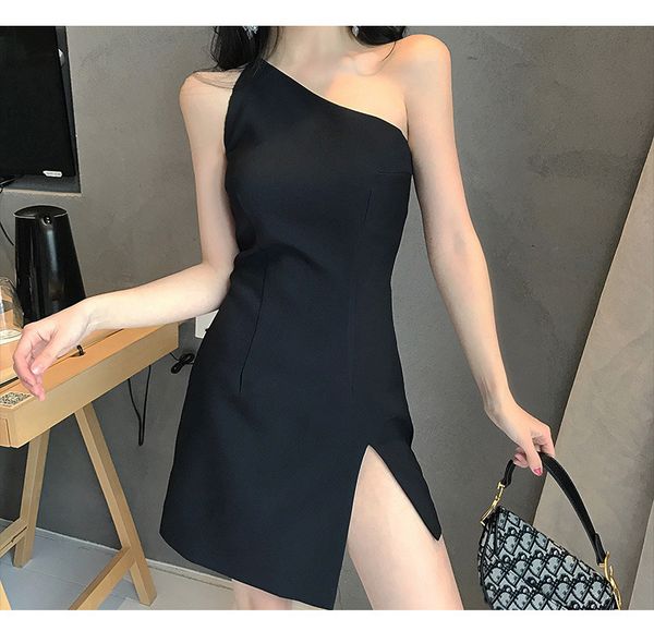 muses new women's dress with sloping shoulders, open back and small black skirt slim evening dress
muses new women's dress with sloping shoulders, open back and small black skirt slim evening dress