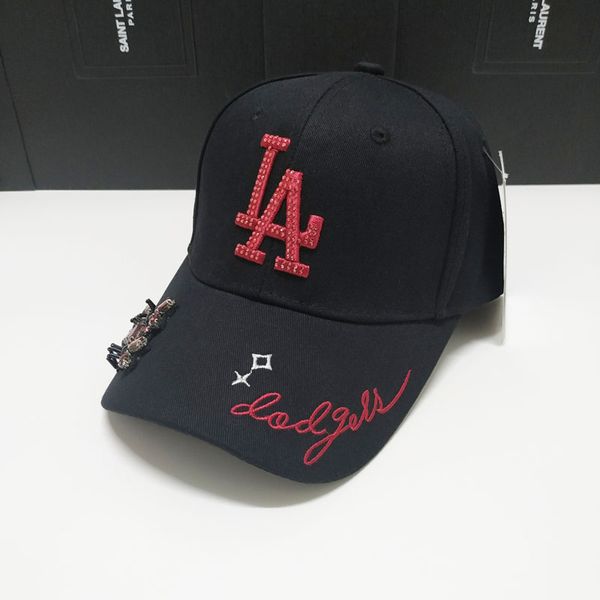velvet quality type super work fine work the entire hat line clear wash water mark size adjustable letter badge pattern, Blue;gray
velvet quality type super work fine work the entire hat line clear wash water mark size adjustable letter badge pattern, Blue;gray