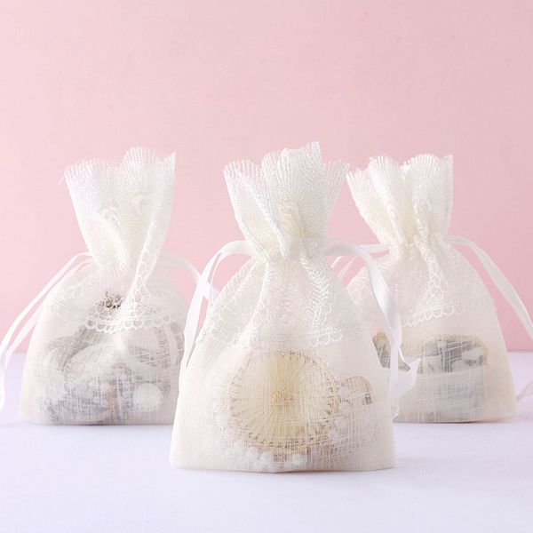 white feather lace jewelry storage drawstring bags fashion yarn gift pouches wedding party favor bags
white feather lace jewelry storage drawstring bags fashion yarn gift pouches wedding party favor bags