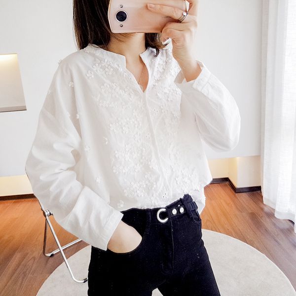 japanese and korean fresh spring women's popular v-neck long sleeve embroidery three-dimensional flower loose pullover white shirt
japanese and korean fresh spring women's popular v-neck long sleeve embroidery three-dimensional flower loose pullover white shirt