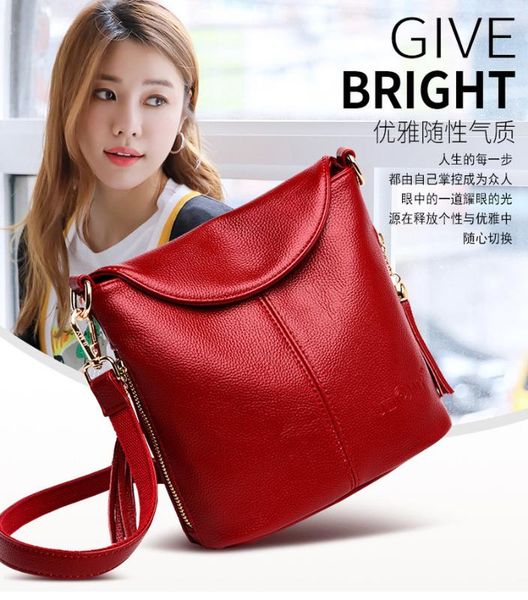 2020 new handbag fashion shoulder messenger bag wholesale embossed leather middle-aged lady pouch
2020 new handbag fashion shoulder messenger bag wholesale embossed leather middle-aged lady pouch