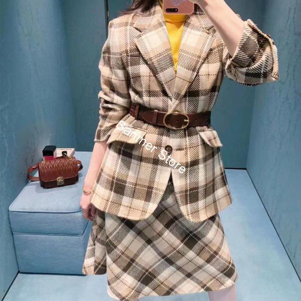 women woolen blazer plaid retro british style loose two buttons office lady outwear with pockets 2020 autumn, White;black
women woolen blazer plaid retro british style loose two buttons office lady outwear with pockets 2020 autumn, White;black