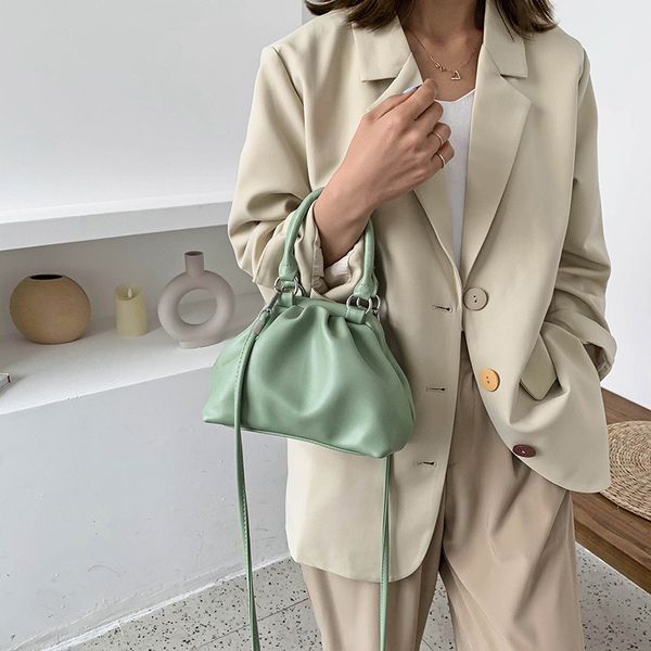 2020 new shoulder bag women's casual fashion korean version of the portable messenger bag fold 
2020 new shoulder bag women's casual fashion korean version of the portable messenger bag fold