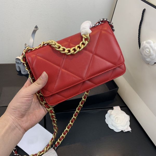 высококачественные дизайнер роскошных сумки кошельки мода женщин сумка кожаные сумки на ремне, 19см для женщин сумки кошелек трех цветов
высококачественные дизайнер роскошных сумки кошельки мода женщин сумка кожаные сумки на ремне, 19см для женщин сумки кошелек трех цветов