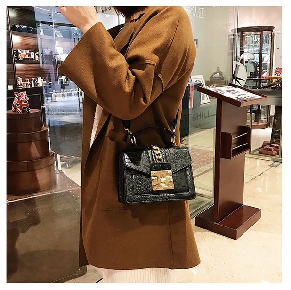 2019 new diagonal crocodile pattern small square bag fashion lock buckle shoulder bag european and american temperament ladies bag
2019 new diagonal crocodile pattern small square bag fashion lock buckle shoulder bag european and american temperament ladies bag