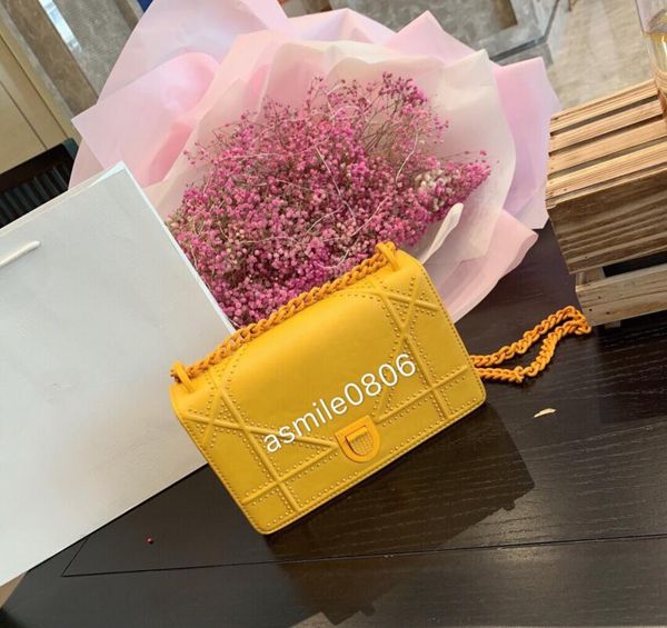ladies chain classic fashion v-wave pattern single-shoulder bag handbag pvc designer exquisite chain handbag messenger bag purse size:25*15
ladies chain classic fashion v-wave pattern single-shoulder bag handbag pvc designer exquisite chain handbag messenger bag purse size:25*15