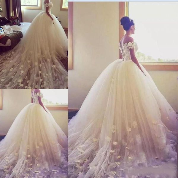 2020 ball gown wedding dresses off the shoulder handmade appliques beach wedding dress long train tulle back lace up bridal gowns, White
2020 ball gown wedding dresses off the shoulder handmade appliques beach wedding dress long train tulle back lace up bridal gowns, White