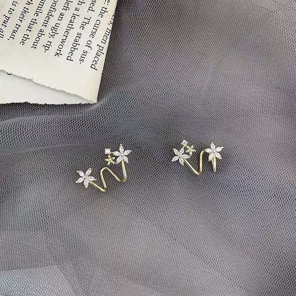 silver needle zircon flower one-piece stud earrings 925 contracted temperament earrings french ear bones
silver needle zircon flower one-piece stud earrings 925 contracted temperament earrings french ear bones