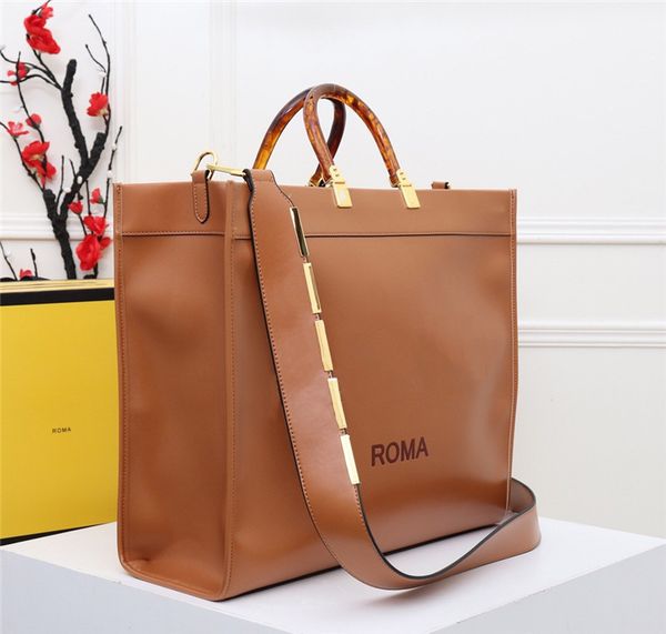 italian luxury women totes calfskin shopping bag square outline simple metal accessories women's logo shopping tote spring / summer 202
italian luxury women totes calfskin shopping bag square outline simple metal accessories women's logo shopping tote spring / summer 202