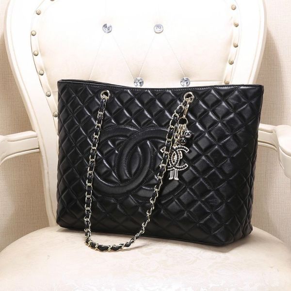 original fashion classic handbag high fashion design master brand shoulder bag casual shopping banquet bag
original fashion classic handbag high fashion design master brand shoulder bag casual shopping banquet bag