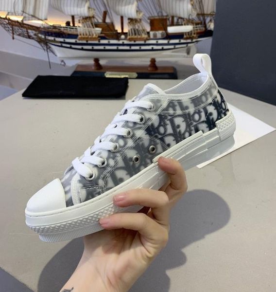 2020 luxury designer canvas shoes fashion l men's and women's hand to help canvas designer luxury skateboarding shoes
2020 luxury designer canvas shoes fashion l men's and women's hand to help canvas designer luxury skateboarding shoes