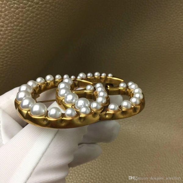 2020 est pearls designer brooches charm lady luxury designer jewelry women brooches pin for party gift luxury designer brooches, Gray
2020 est pearls designer brooches charm lady luxury designer jewelry women brooches pin for party gift luxury designer brooches, Gray