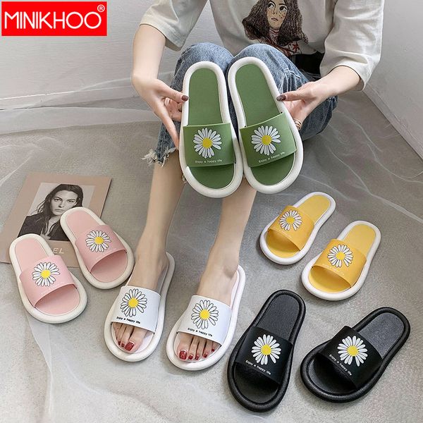 2020 summer women shoes slippers home woman bathroom non-slip flowers slippers female leisure transparent jelly slides, Black
2020 summer women shoes slippers home woman bathroom non-slip flowers slippers female leisure transparent jelly slides, Black