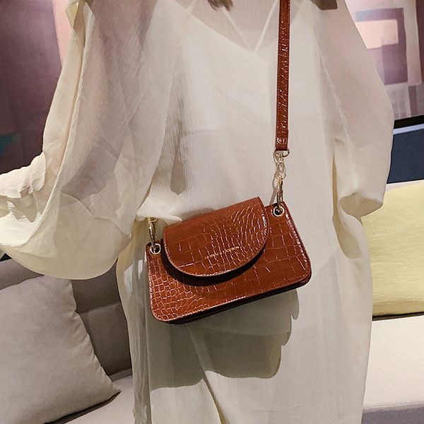 2019 new wild stone pattern lady retro single back messenger bag fashion letter small square bag
2019 new wild stone pattern lady retro single back messenger bag fashion letter small square bag