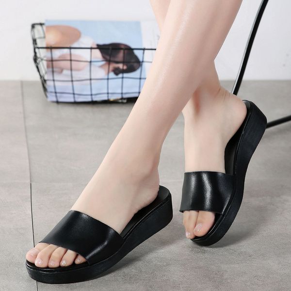 luxury designer slides women flip flops leather women sandal with double metal black white brown slippers summer beach sandals 7150
luxury designer slides women flip flops leather women sandal with double metal black white brown slippers summer beach sandals 7150