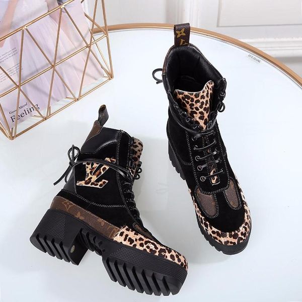 Loui 13 vuitton 13 lv tyle fa hion ankle boot winter laureate platform de ert boot chau ure de femme luxury women hoe fa hion type, Black
Loui 13 vuitton 13 lv tyle fa hion ankle boot winter laureate platform de ert boot chau ure de femme luxury women hoe fa hion type, Black