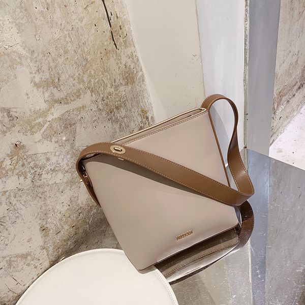 new women's shoulder strap large capacity bucket bag wide shoulder strap messenger bag
new women's shoulder strap large capacity bucket bag wide shoulder strap messenger bag