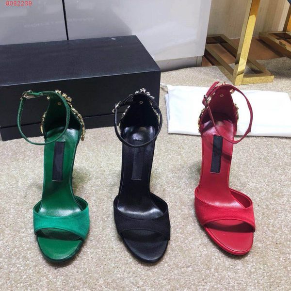 high-end custom classic sandals with diamond trim green and black red classical style european and american style
high-end custom classic sandals with diamond trim green and black red classical style european and american style