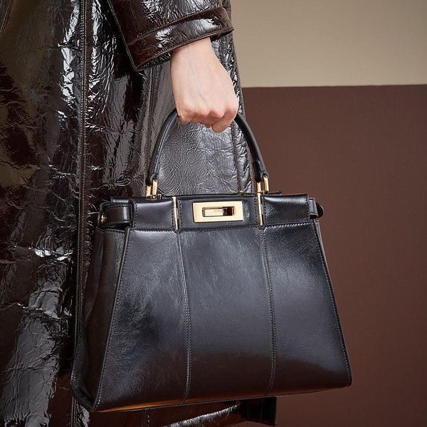 travel bags 2019 brand fashion women bags real leather women handbags purses 0leather keepall embroidery shoulder bags totes size 33cm
travel bags 2019 brand fashion women bags real leather women handbags purses 0leather keepall embroidery shoulder bags totes size 33cm