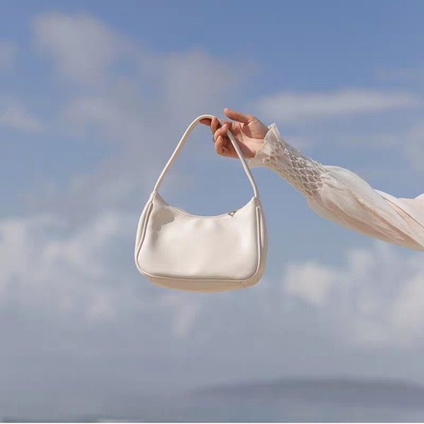 2020 hand magic hand small women's armpit all-match portable single shoulder magic stick bag women's small bag, White
2020 hand magic hand small women's armpit all-match portable single shoulder magic stick bag women's small bag, White
