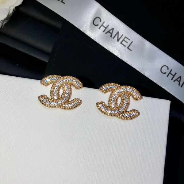 2020 designer pearl and hollow shape women's earrings, suitable for women's wedding earrings, fashion jewelry gifts, selling xx027, Golden;silver
2020 designer pearl and hollow shape women's earrings, suitable for women's wedding earrings, fashion jewelry gifts, selling xx027, Golden;silver