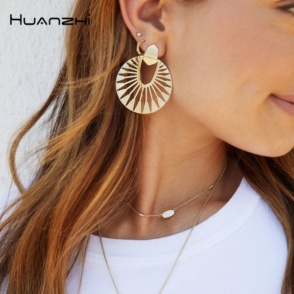 huanzhi 2020 fashion round geometric hoop earrings simple hollow metal earrings gold accessories for women girls giftjewelry, Golden;silver
huanzhi 2020 fashion round geometric hoop earrings simple hollow metal earrings gold accessories for women girls giftjewelry, Golden;silver