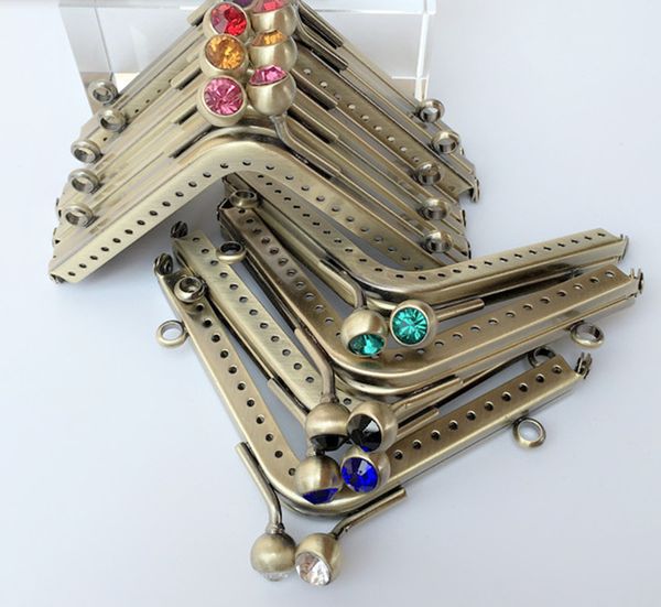 10pcs/lot rectangle l shape 11cm 8.5cm colored diamond metal purse frame handle for bag sewing craft tailor sewer, Black
10pcs/lot rectangle l shape 11cm 8.5cm colored diamond metal purse frame handle for bag sewing craft tailor sewer, Black