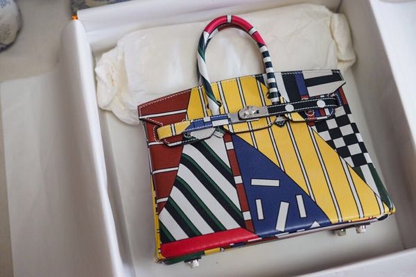 whosale fully handmade limited design artical handbag,wax thread,pls contact me for more details
whosale fully handmade limited design artical handbag,wax thread,pls contact me for more details
