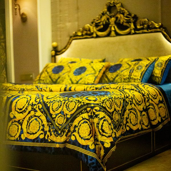 100s cotton luxury design brand 5pcs bedding sets king size quilt cover pillow case size duvet cover designer bed comforters sets
100s cotton luxury design brand 5pcs bedding sets king size quilt cover pillow case size duvet cover designer bed comforters sets