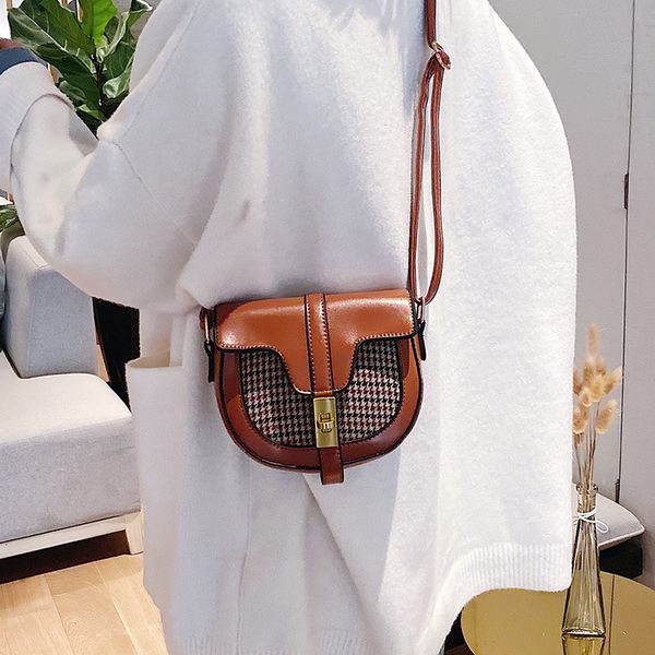 2020 ladies handbag new famous korean single shoulder messenger bag lattice retro fashion ladies saddle me
2020 ladies handbag new famous korean single shoulder messenger bag lattice retro fashion ladies saddle me