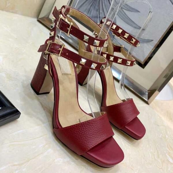 5a 6364220 ankle strap 8cm chunky heel grainy calfskin leather sandals,size 35-41,dhl ing, Black
5a 6364220 ankle strap 8cm chunky heel grainy calfskin leather sandals,size 35-41,dhl ing, Black
