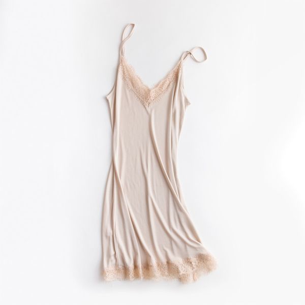 2018 spring and summer silk loose v neck lace ruffles spaghetti straps nightgown female full slip solid, Black;red
2018 spring and summer silk loose v neck lace ruffles spaghetti straps nightgown female full slip solid, Black;red