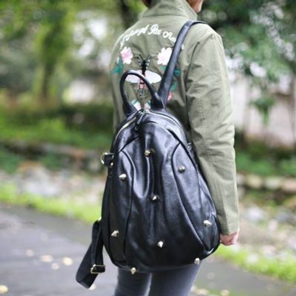 women big black genuine leather punk backpack for female large capacity cool rock rivet daypack first layer cowhide knapsack
women big black genuine leather punk backpack for female large capacity cool rock rivet daypack first layer cowhide knapsack