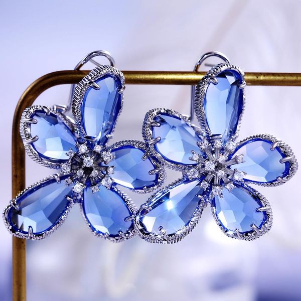 luxury fashion big flower ladies earrings 925 silver needle anti allergy jewelry exaggerated crystal earring for women
luxury fashion big flower ladies earrings 925 silver needle anti allergy jewelry exaggerated crystal earring for women